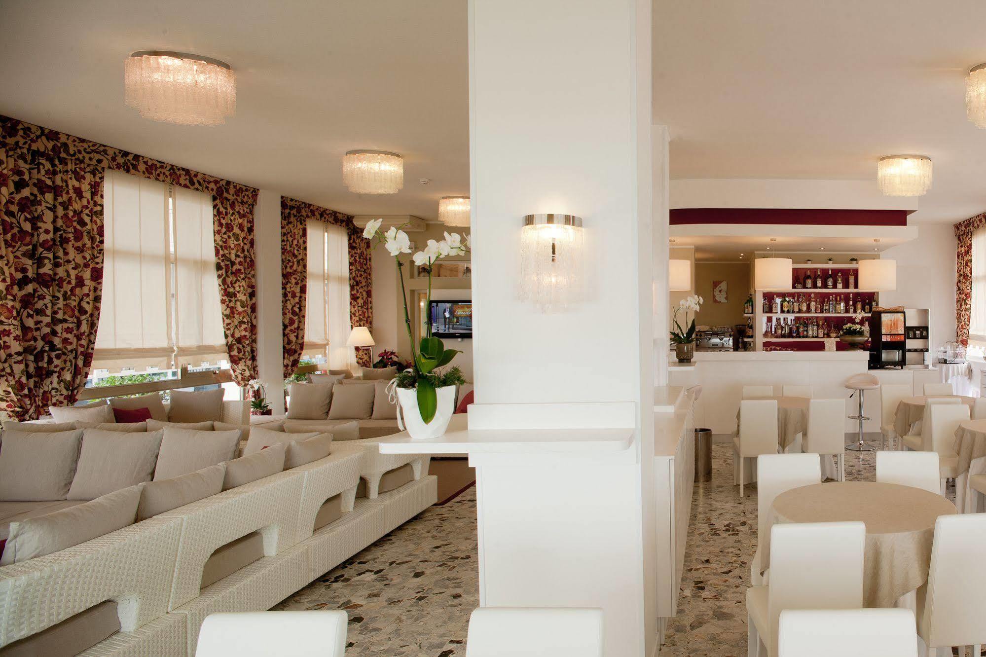 Hotel Canarie Jesolo Extérieur photo