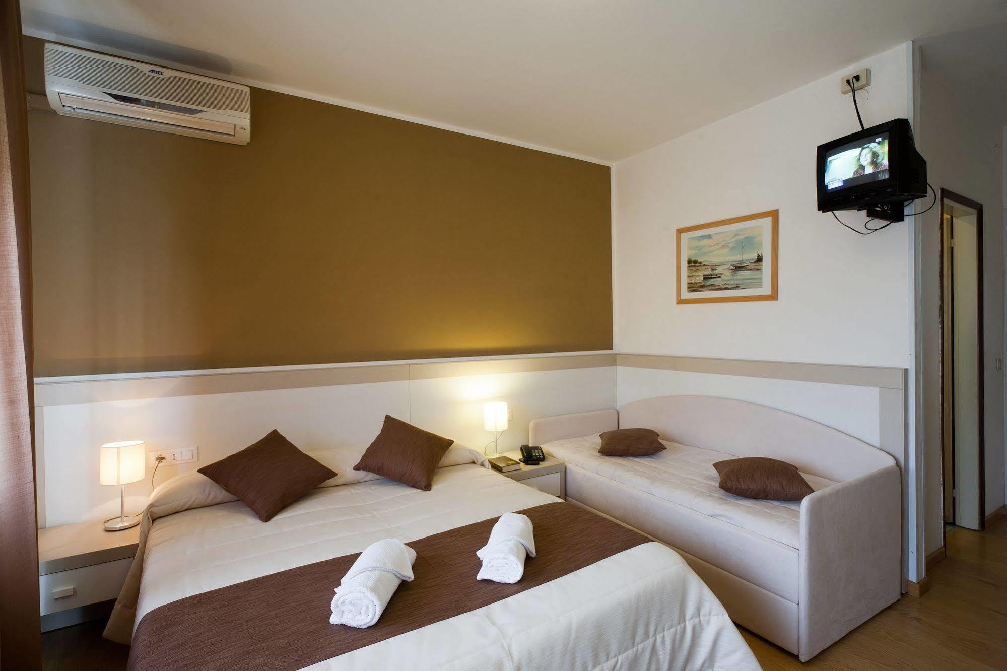 Hotel Canarie Jesolo Extérieur photo